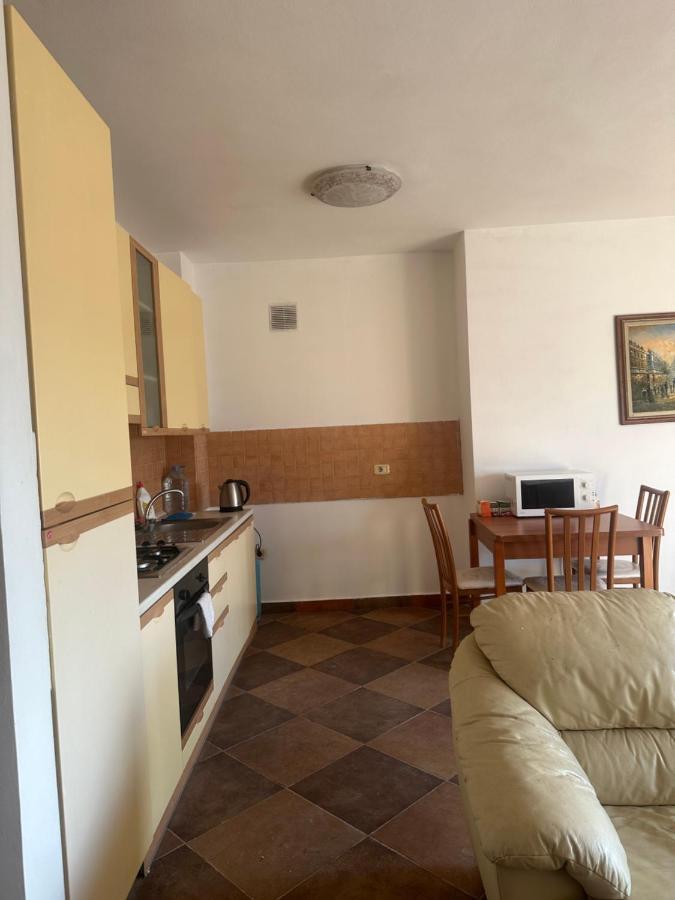 Heart Of Tirana Hotel Esterno foto